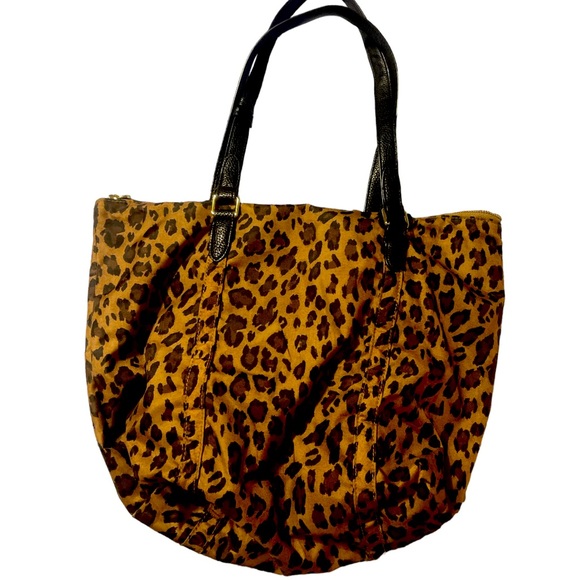 Leopard Print Tote Bag with Black Handles - Picture 2 of 3